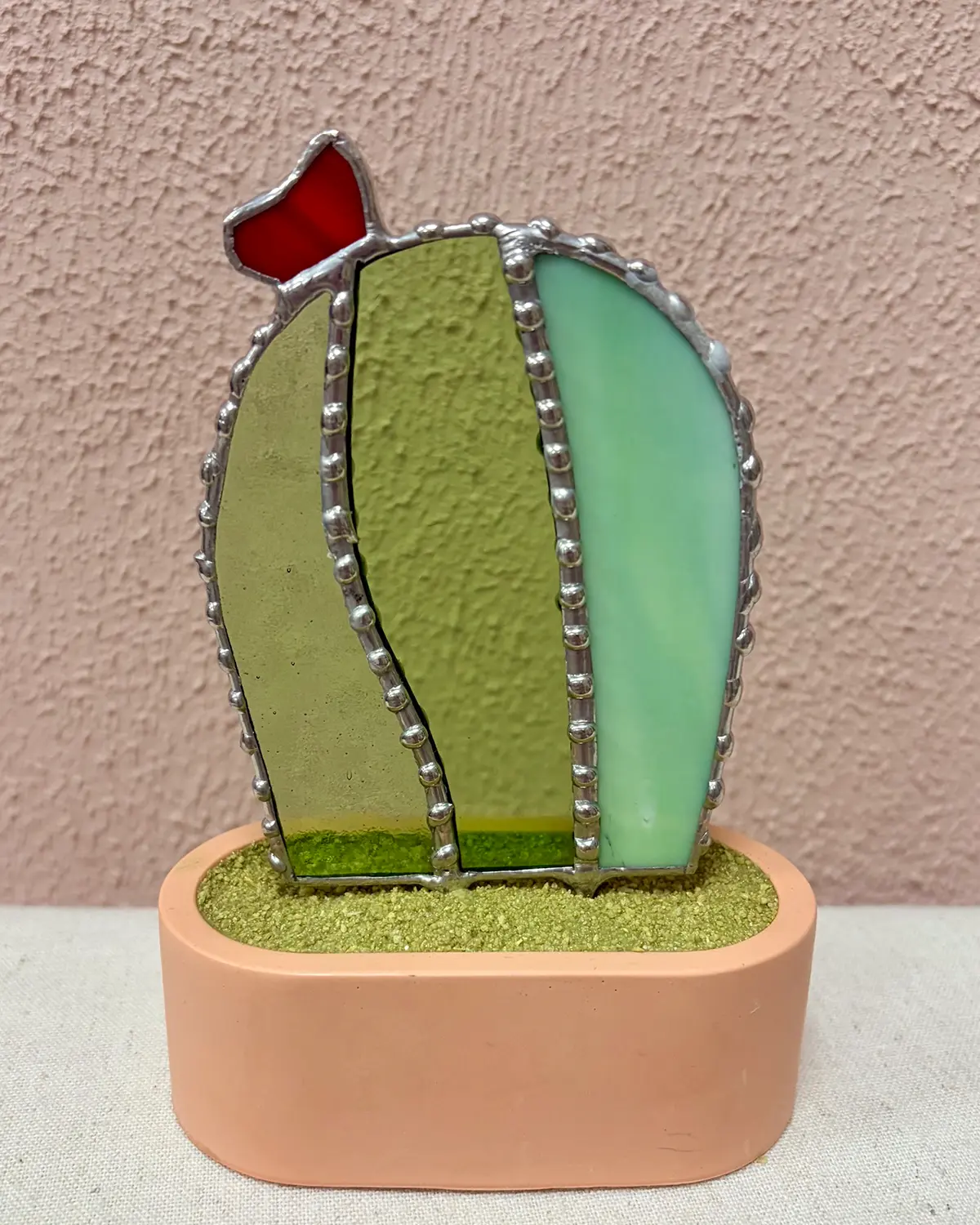cactus groen in terra potje met rode bloem speciale soldeertechniek zilver