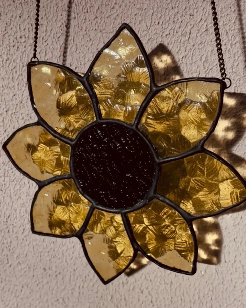 Glas-in-lood suncatcher zonnebloem van goudgeel structuurglas en bruin glas