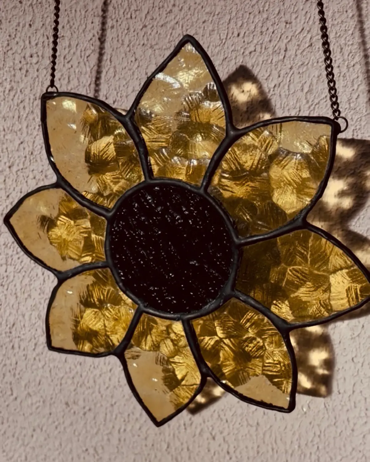 Glas-in-lood suncatcher zonnebloem van goudgeel structuurglas en bruin glas